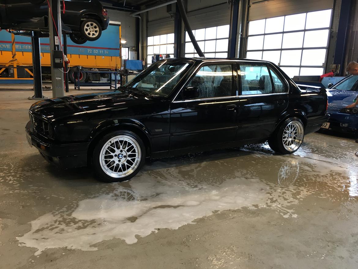 BMW E30 billede 2