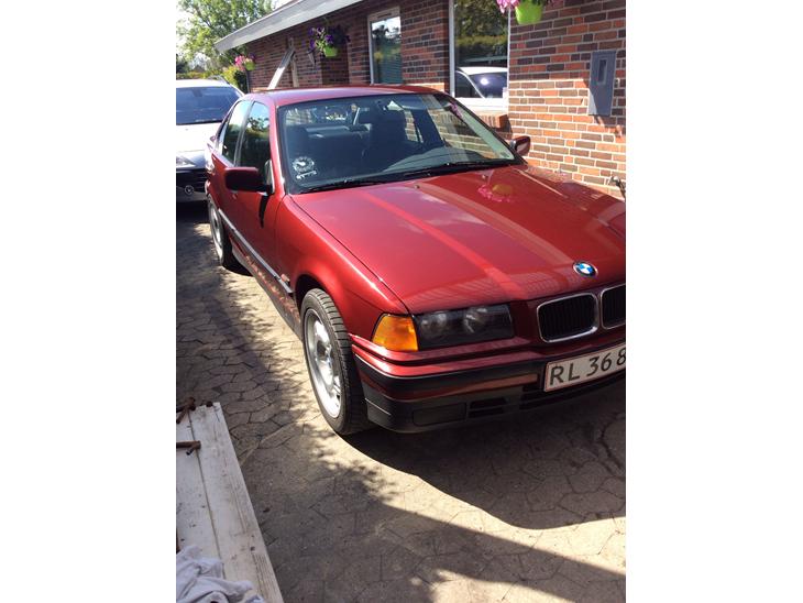 {{currentPhoto.altText}} billede {{currentPhoto.number}}