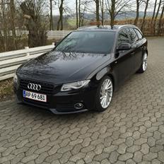 Audi A4 B8 S-Line 2.0 TDI // SOLGT
