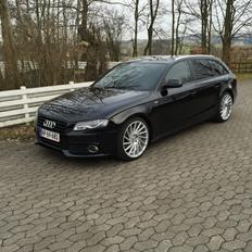 Audi A4 B8 S-Line 2.0 TDI // SOLGT