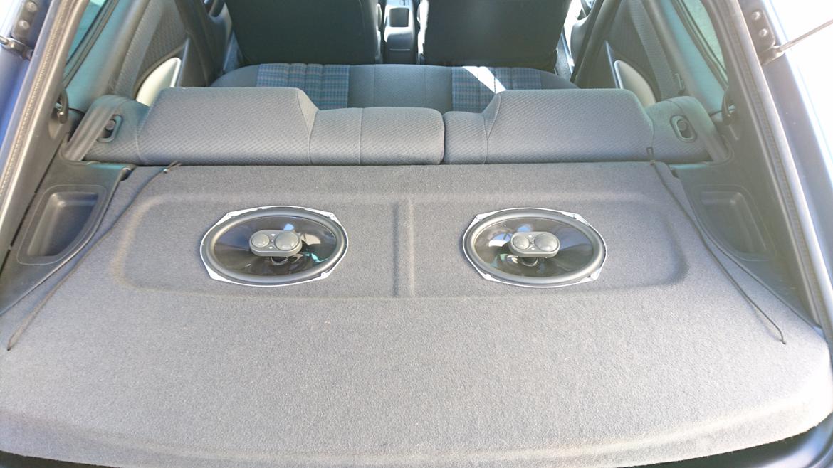 Toyota Corolla - [SOLGT] - JBL 6x9 højtalerne i hattehylden billede 16