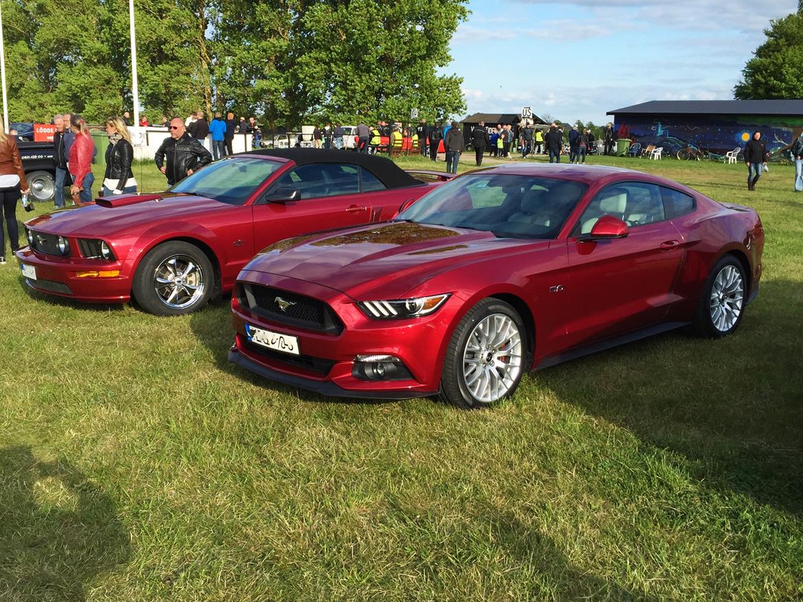 Ford Mustang Fastback GT - På tirsdagstræf. Sammen med tidligere generation mustang. billede 16