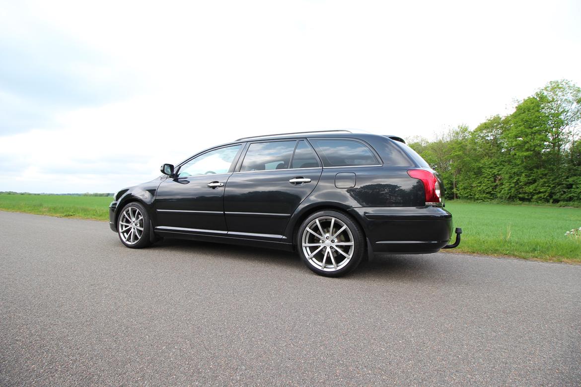 Toyota Avensis 1,8 st. car SOL billede 1