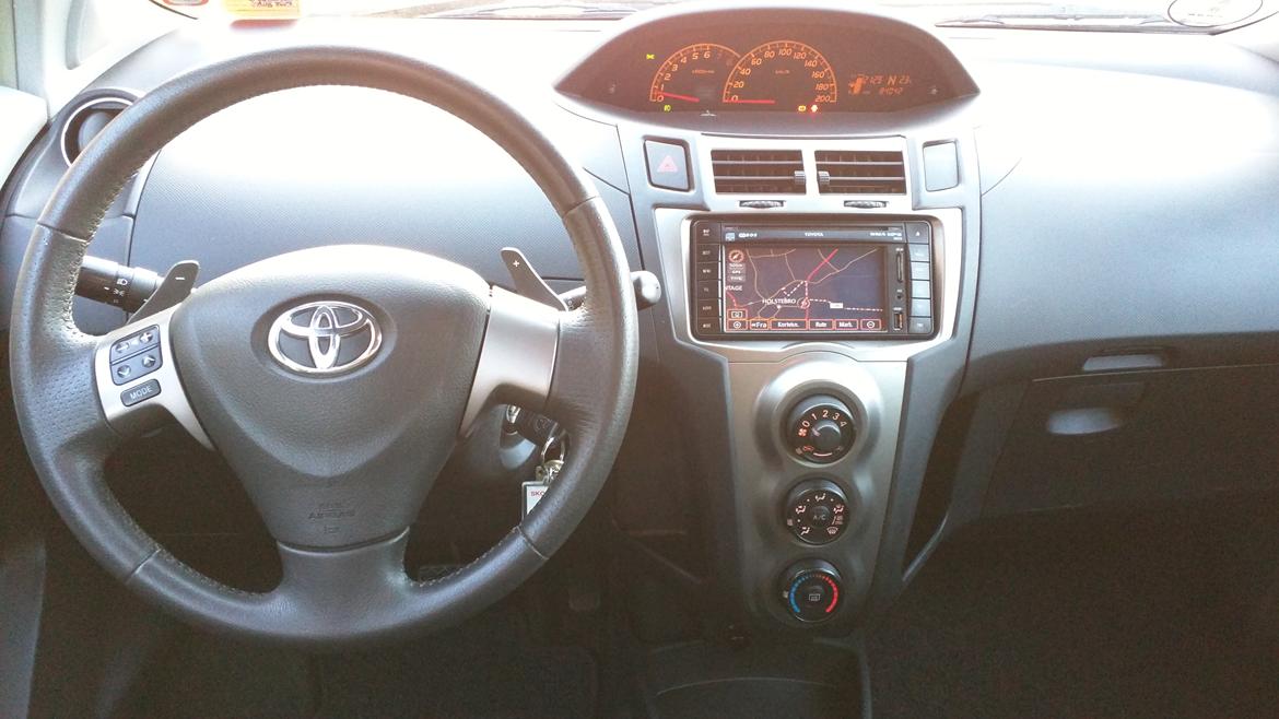 Toyota Yaris 1,3 T2 M/M 5d ** SOLGT **  billede 11