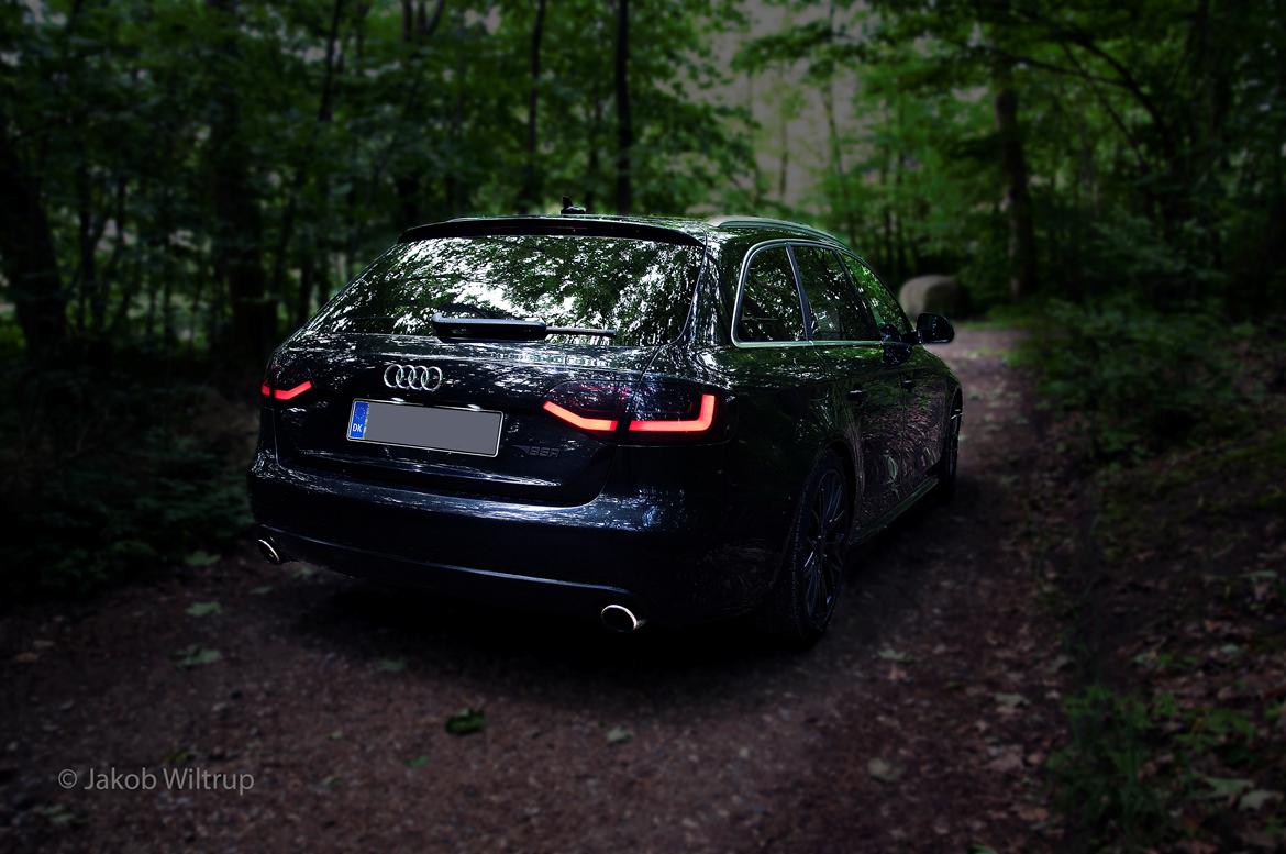 Audi A4 B8 *TYSKEREN* BSR - og bagfra med light tube baglygter, s line skørterne, og ikke så meget mere.. enkelt men pænt.  billede 2