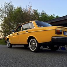 Volvo 144 de luxe ( Fru. Gyldenkål )