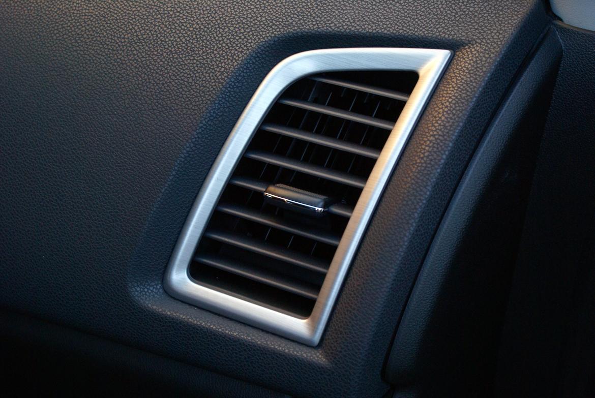 Mitsubishi AXS 1,6 Benzin Silky White billede 11