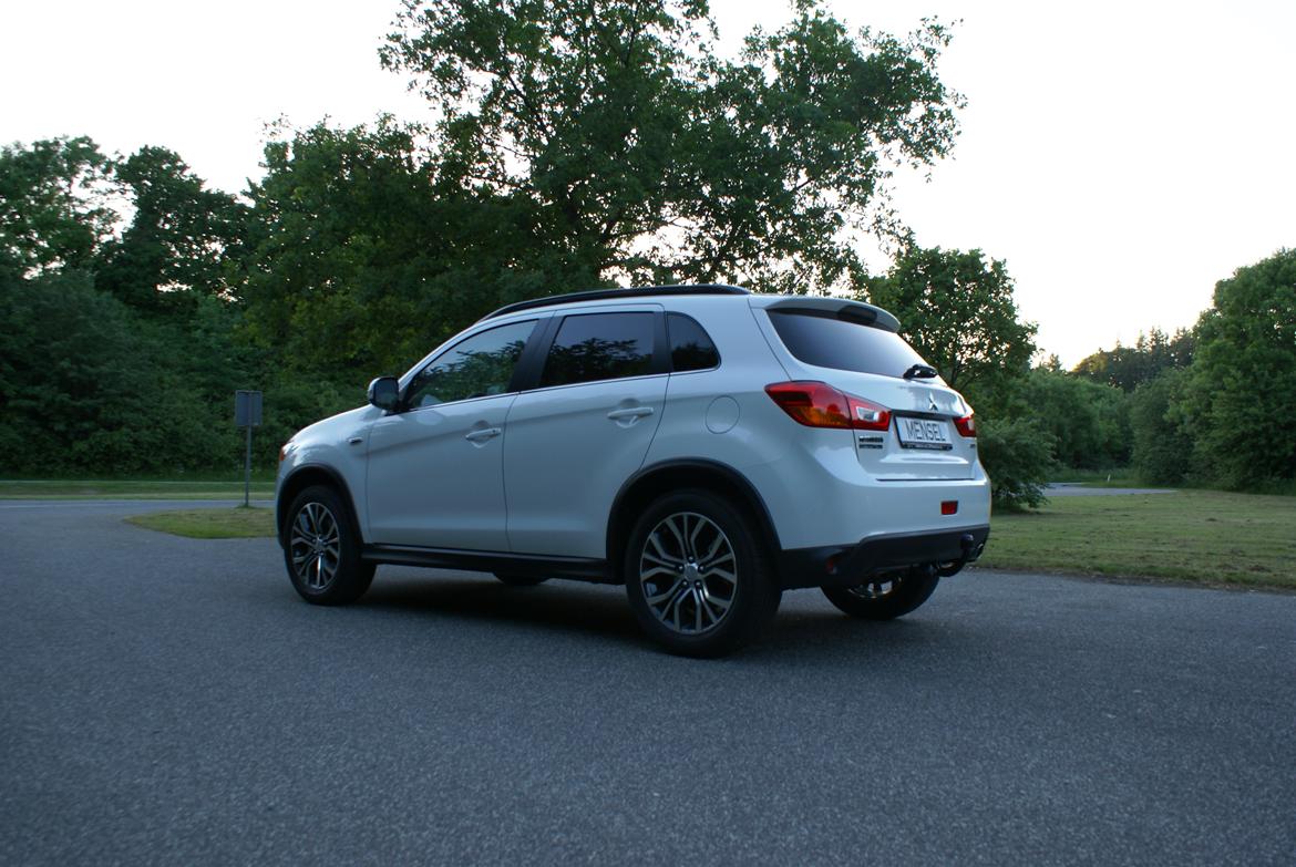 Mitsubishi AXS 1,6 Benzin Silky White billede 5