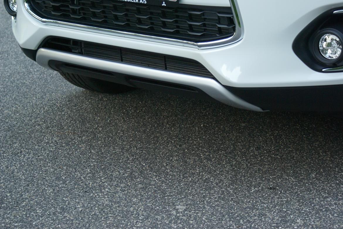 Mitsubishi AXS 1,6 Benzin Silky White - Front Spoiler - Off-Road billede 13