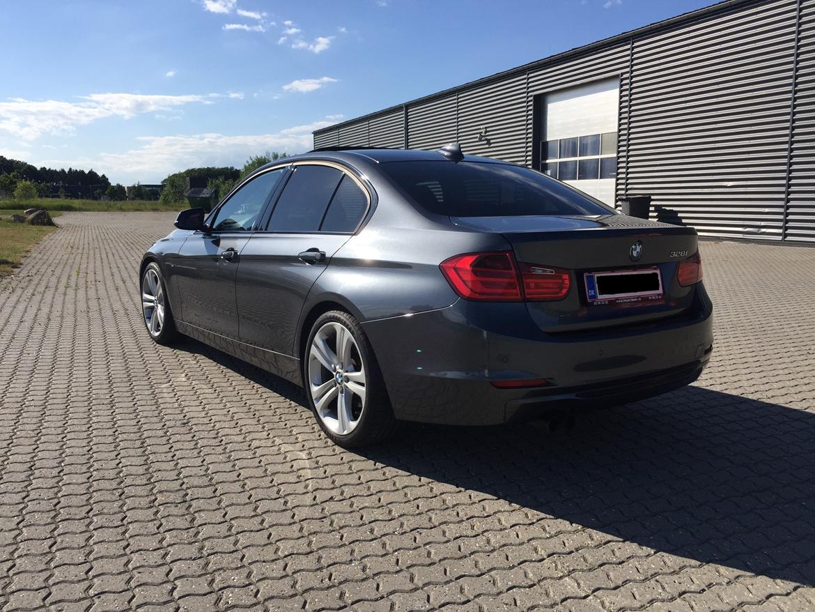 BMW 328i F30 sportline (solgt august 2023) billede 9