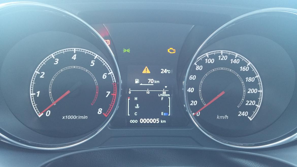 Mitsubishi AXS 1,6 Benzin Silky White billede 10