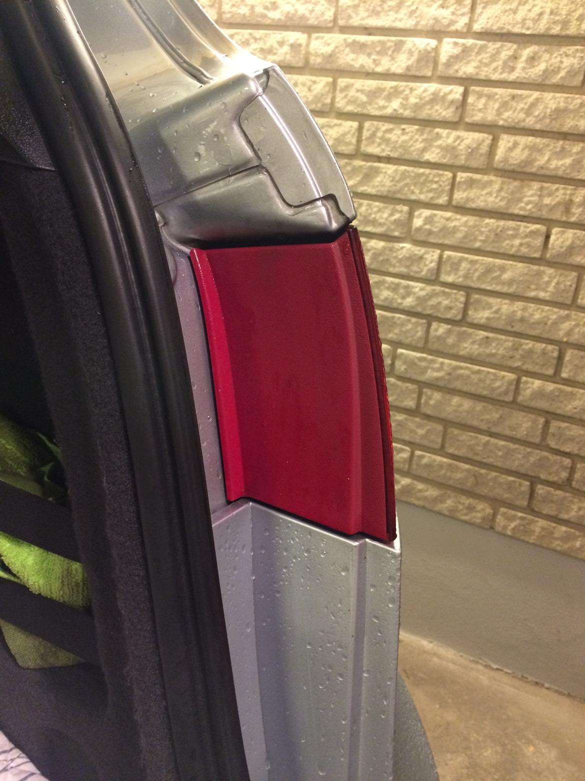 Seat Altea XL - Std. rød plastik ved baglygten. billede 8