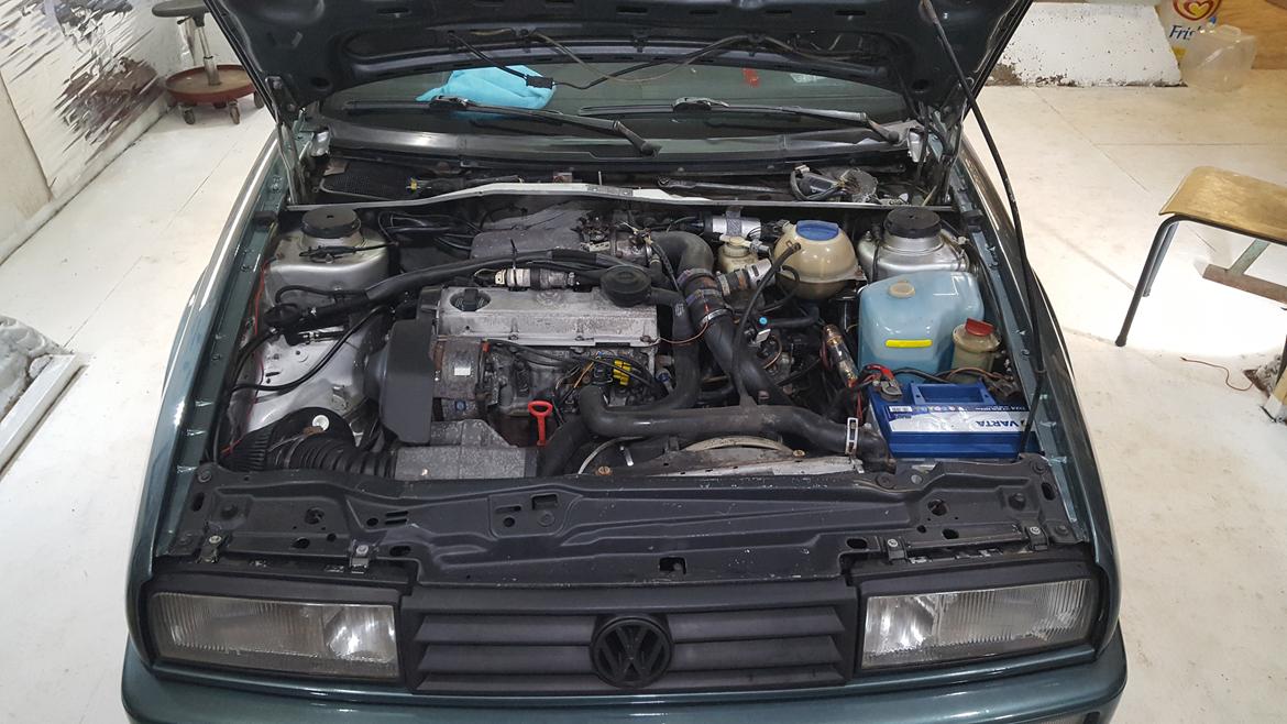 VW Corrado  - ja sådan så det ud da jeg gik igang med at finde motoren  billede 12