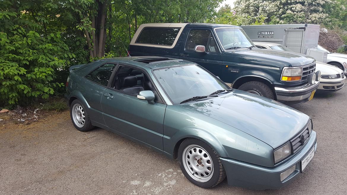 VW Corrado  - hun er lidt lille i forhold til min kammerts bronco  billede 6