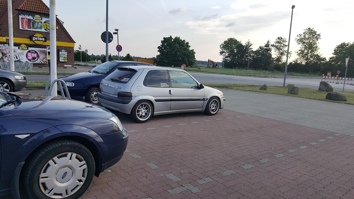 Citroën Saxo VTS Innovation Sport - S1 edition - Tur til tyskland for at tanke op.. jojo der er masser af plads i sådan en frans racer.. billede 10