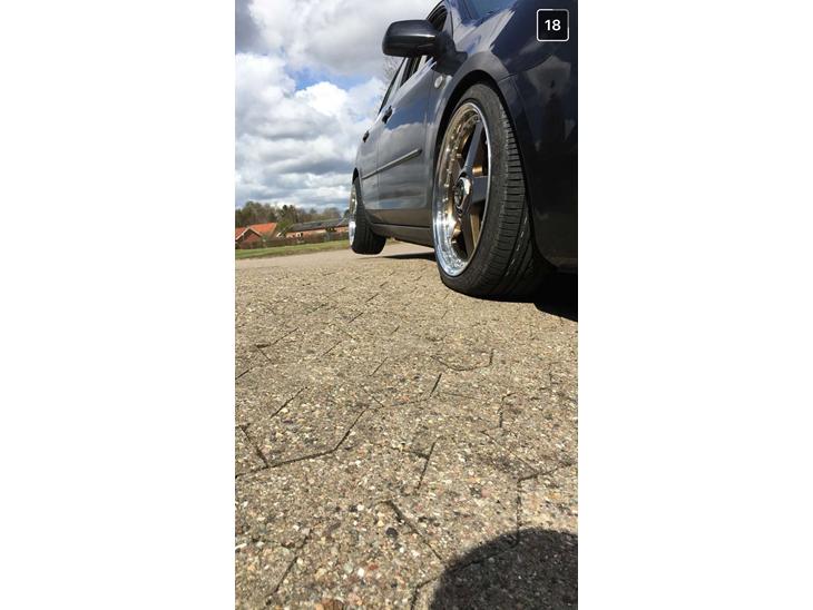 {{currentPhoto.altText}} billede {{currentPhoto.number}}