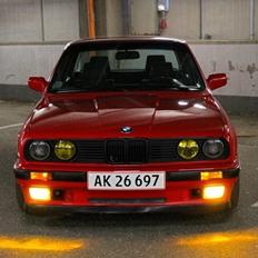 BMW E30 320i