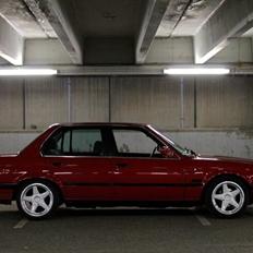 BMW E30 320i