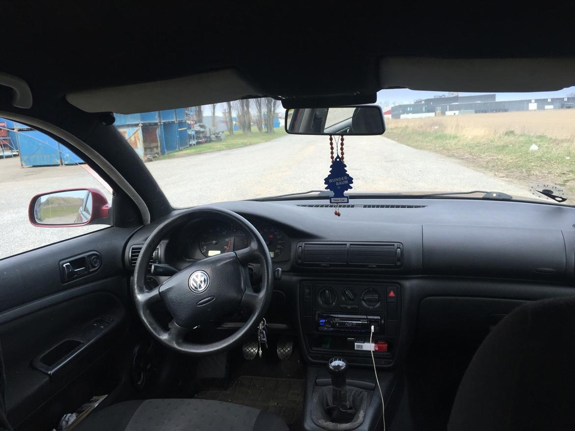 VW Passat 1,6 lemosine billede 18