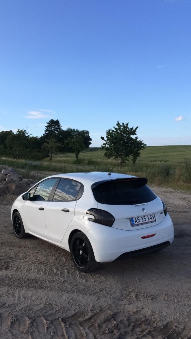 Peugeot 208 billede 1