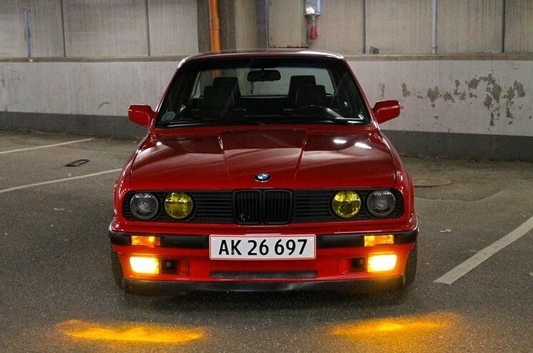 BMW E30 320i billede 1