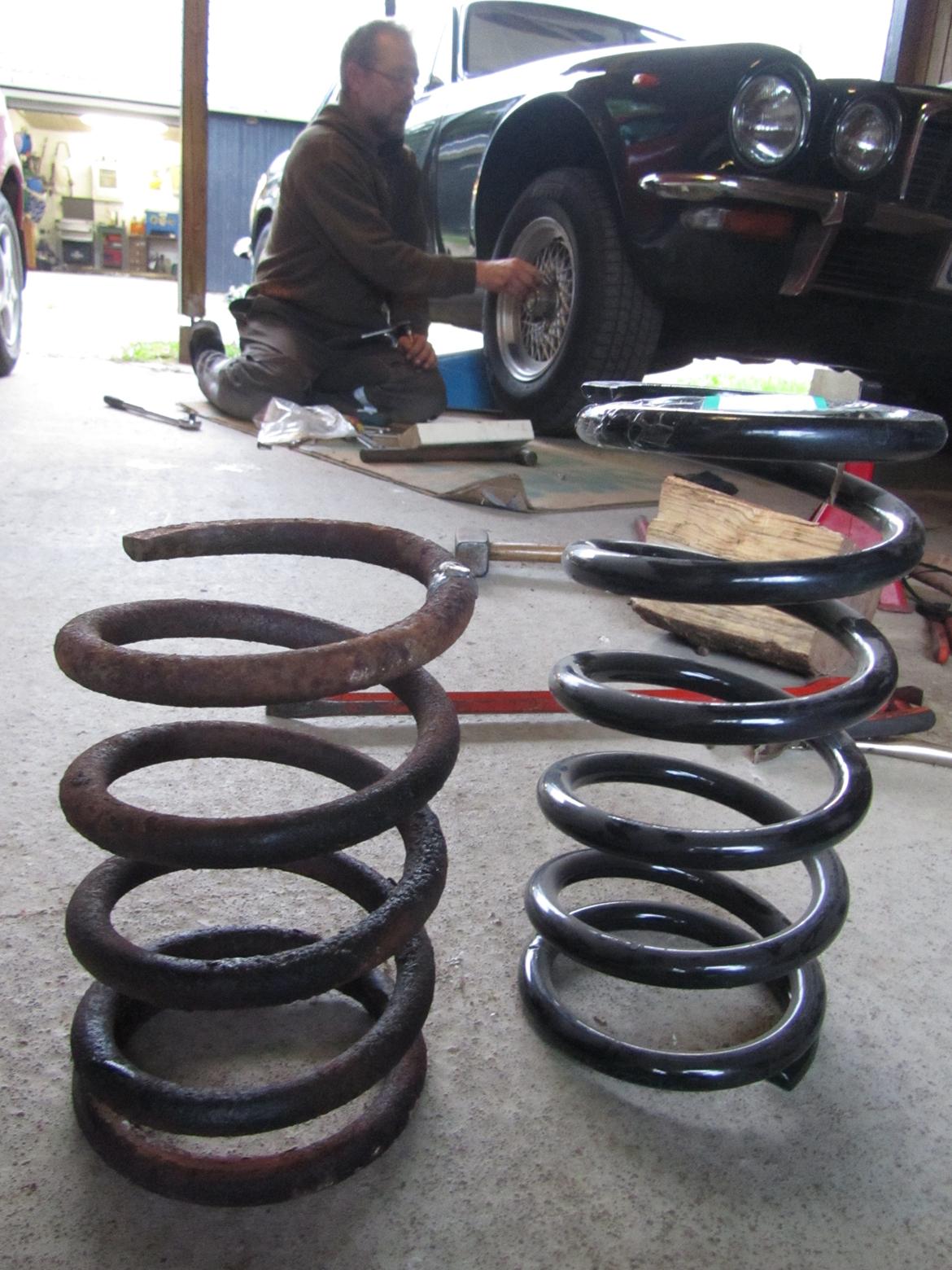 Jaguar XJ 6 L ( Lang model med extra benplads ) - Det var vist ikke en dag for tidligt at få skiftet de fjedre... billede 11