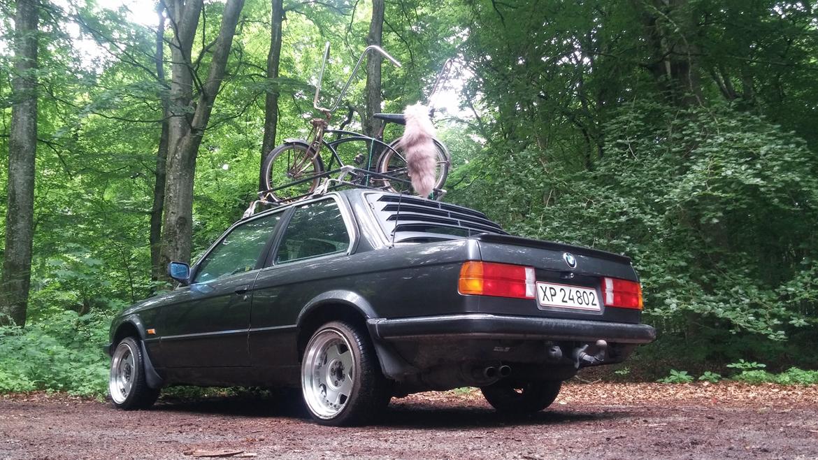 BMW E30 323iA billede 1