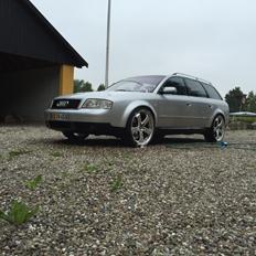 Audi A6 4,2 V8 QUATTRO AVANT TIPTRONIC (Tidl. Bil)