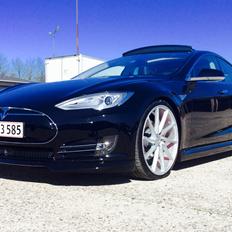 Tesla P85D