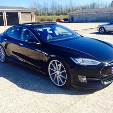 Tesla P85D