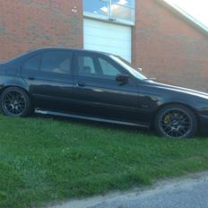 BMW E39 523i
