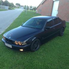 BMW E39 523i