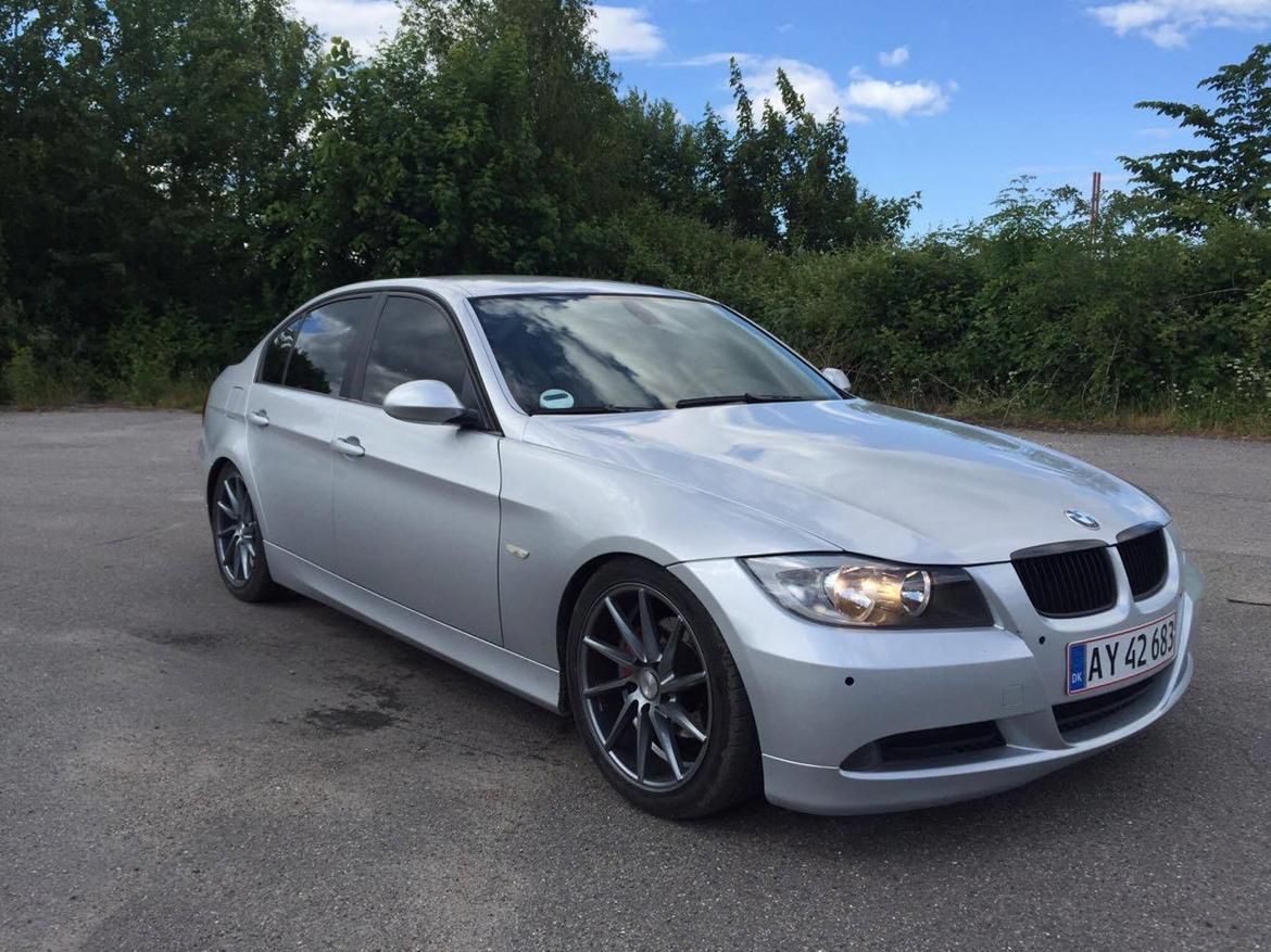 BMW e90 320 d billede 1