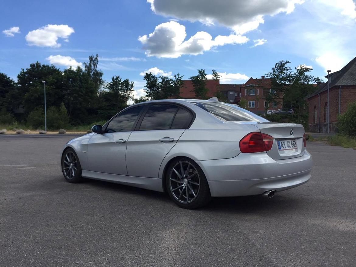 BMW e90 320 d billede 4