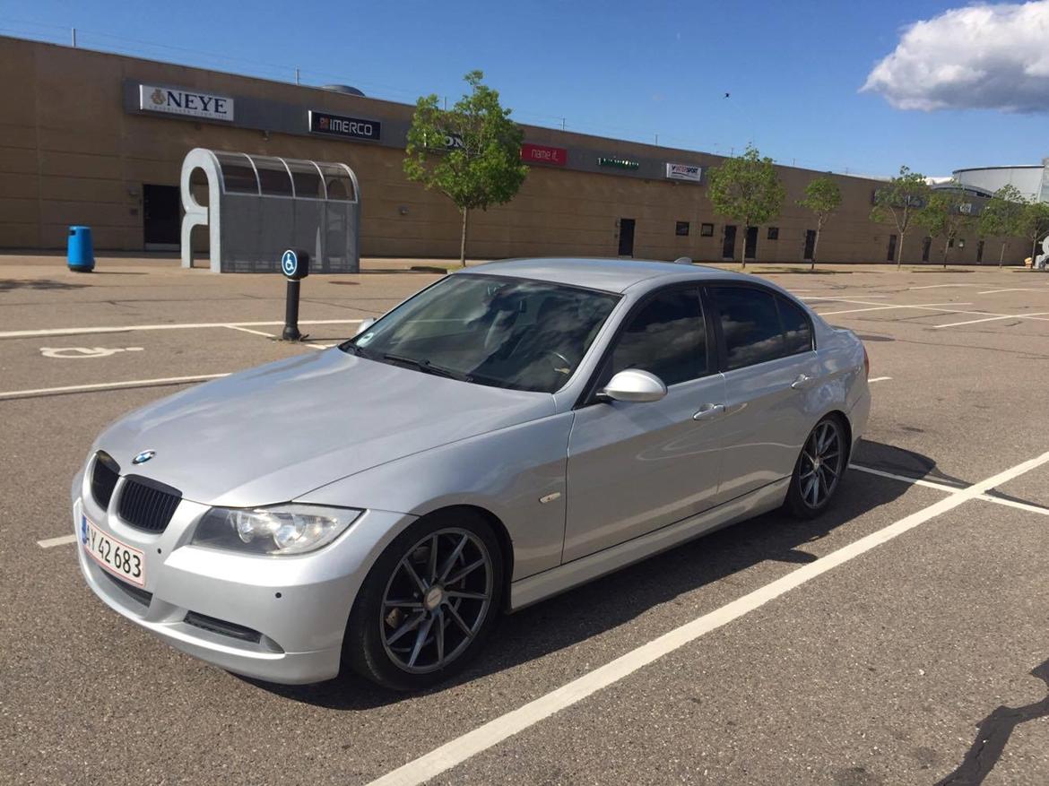 BMW e90 320 d billede 3