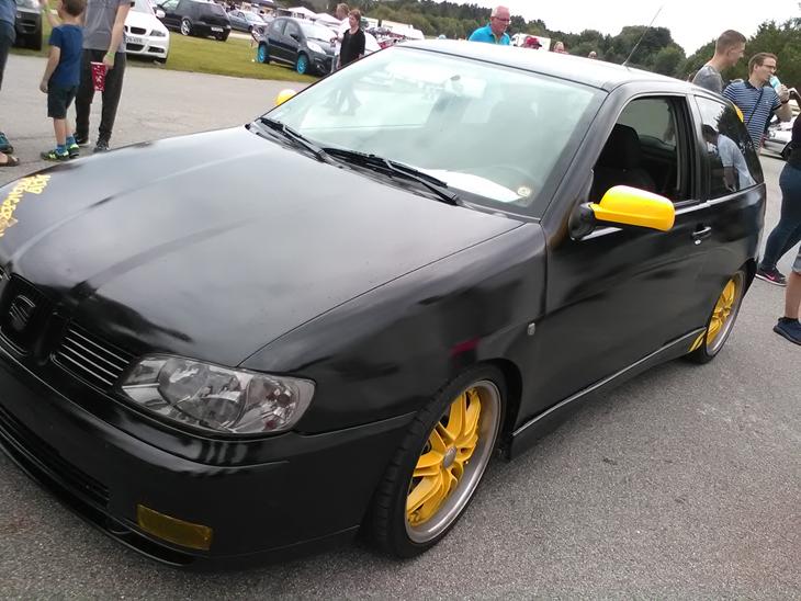 {{currentPhoto.altText}} billede {{currentPhoto.number}}