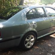 Skoda Octavia Elegance (5d Sedan)