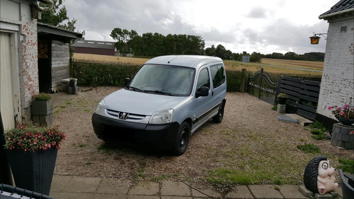 Peugeot Partner familia II - "skramlekassen" - Så er den lige blevet vasket, støvsuget, rengjort, poleret og lakforseglet. billede 6