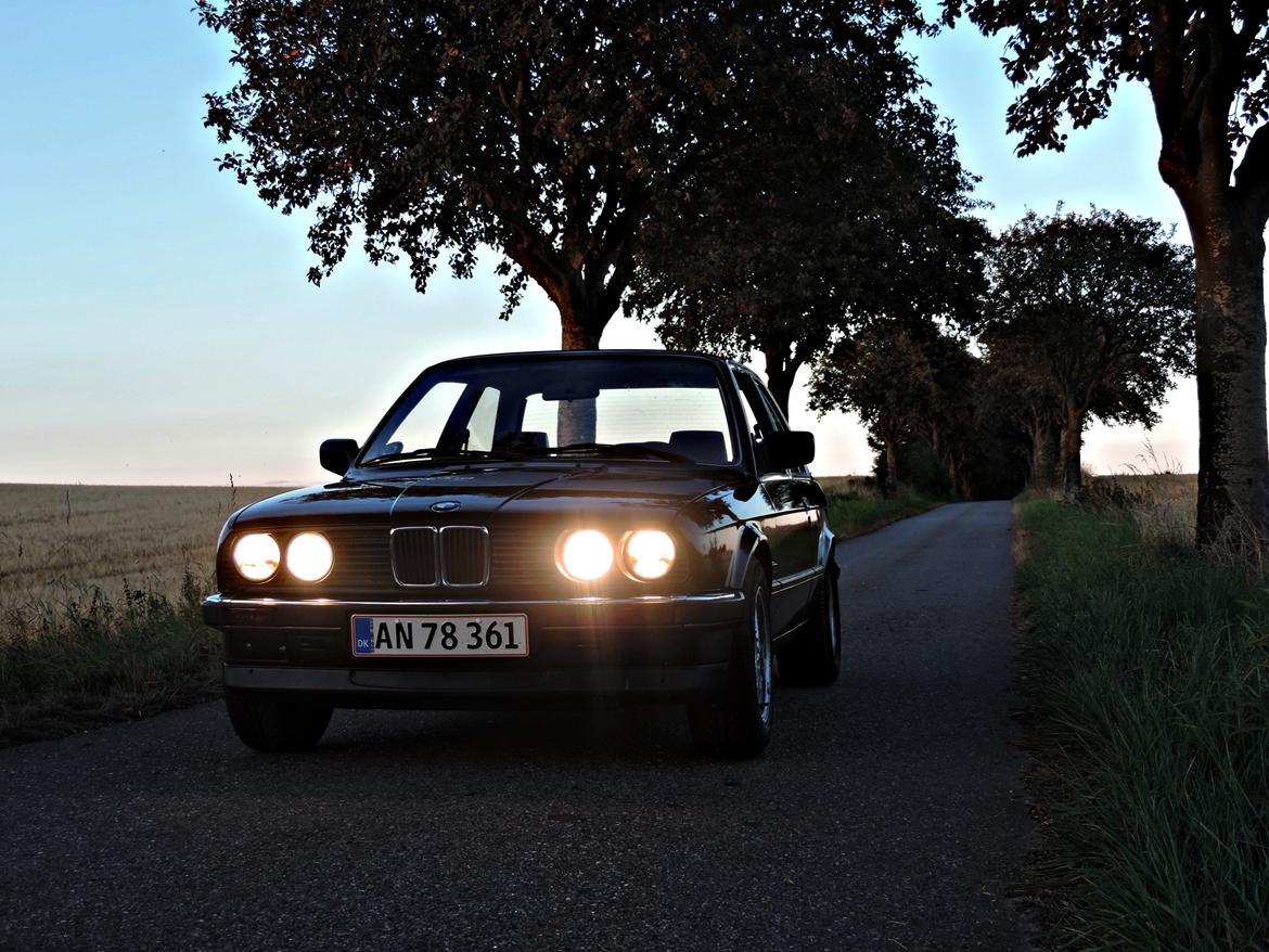 BMW E30 318i billede 2