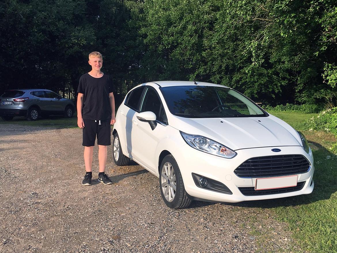 Ford Fiesta 1.0 EcoBoost - Som den stod fra ny.. Morfar fælge med ballondæk og nærmest 4x4 højde på undervognen.. Smart grill med masser af "flot" krom.. billede 35
