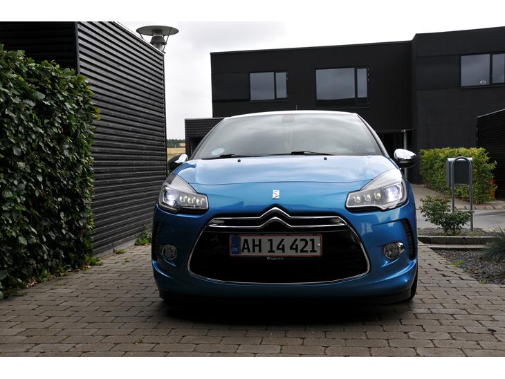 {{currentPhoto.altText}} billede {{currentPhoto.number}}