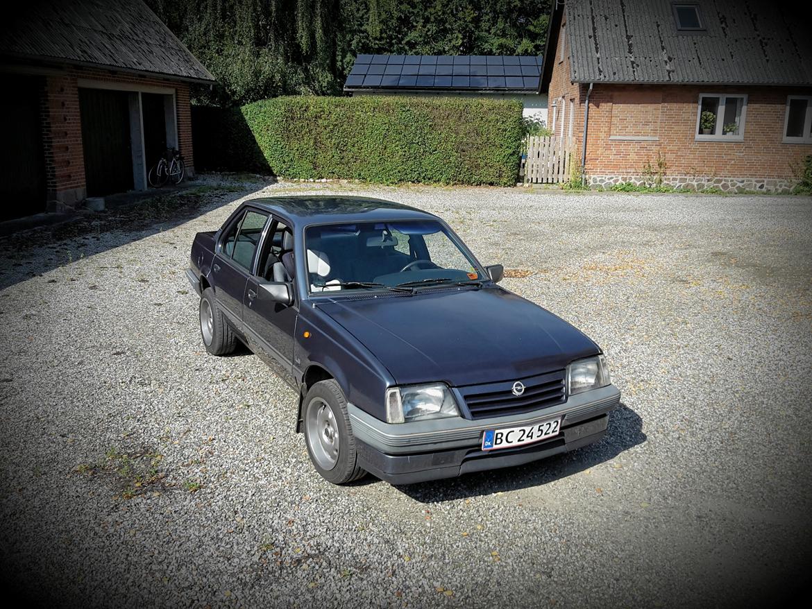 Opel Ascona c 2,0 i billede 1