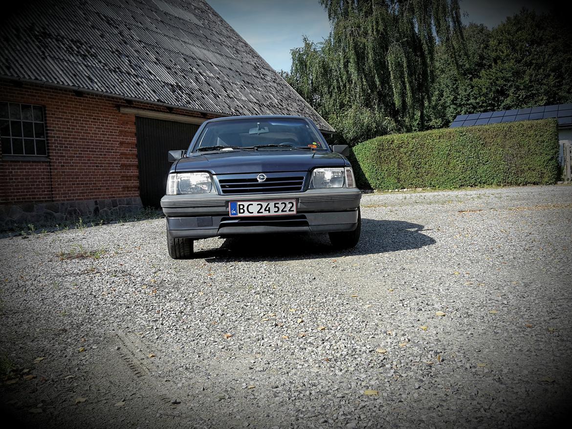 Opel Ascona c 2,0 i billede 4