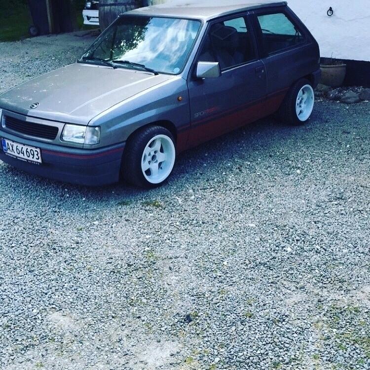 Opel corsa 1.4i sport billede 1