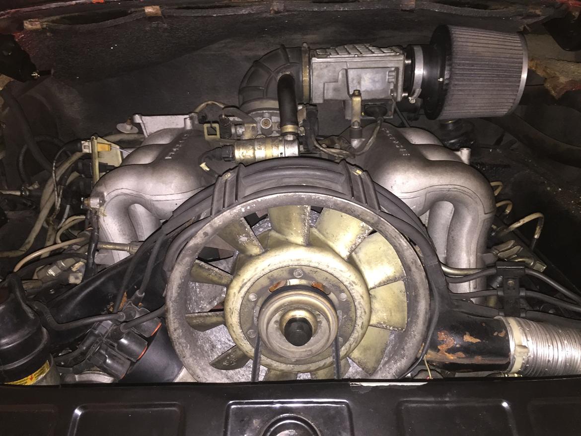 Porsche 911 - køn er det ikke, den skal shines op engang når tiden er der billede 12