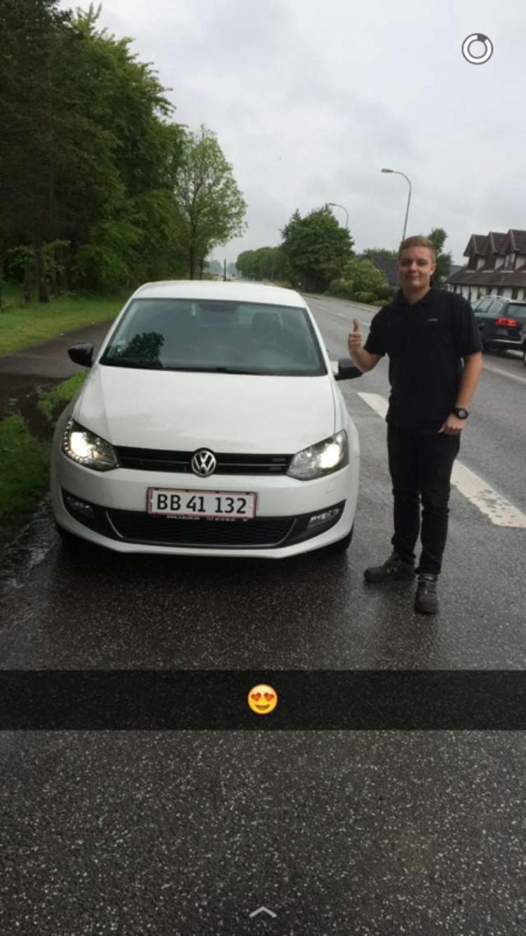 VW Polo 6R 1.2 TSI Highline - Glad efter at have hentet bilen ved forhandleren. billede 10