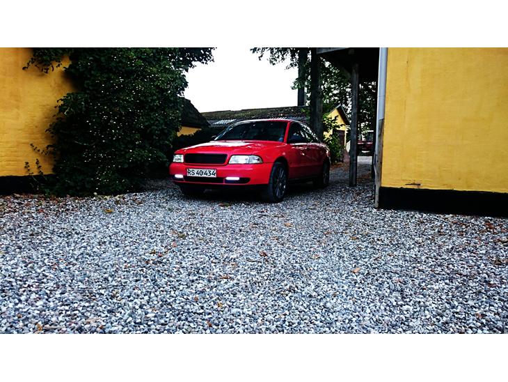 {{currentPhoto.altText}} billede {{currentPhoto.number}}