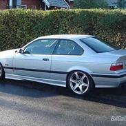 BMW 325i coupe *SOLGT*