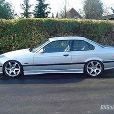 BMW 325i coupe *SOLGT*
