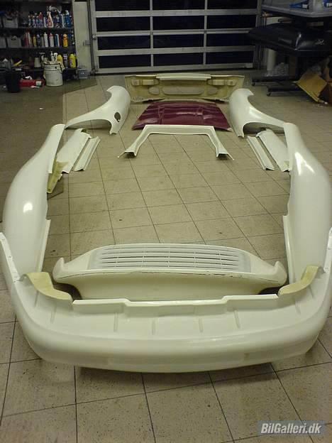 Porsche 911 - Så er vi blevet færdige med med at støbe diverse dele i fiber billede 7